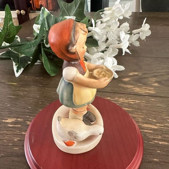 Hummel Goebel” Be Patient” Girl Feeding Ducks Vintage Rare FULL BEE Trademark - Picture 4 of 7